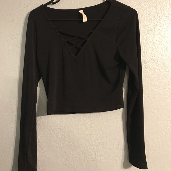 Tops - Black long sleeve crop top